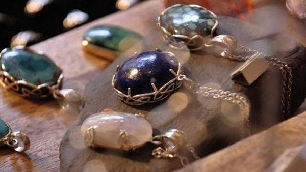 أحجار كريمة