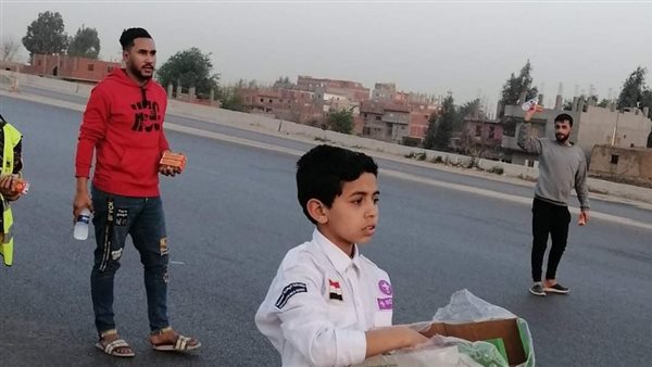 توزيع عصائر -ارشيفية