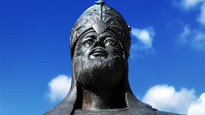 شخصيات تاريخية مؤثرة| المنصور ابن أبي عامر ملك الأندلس الذي أفزع أوروبا