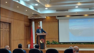 محافظ بورسعيد يستعرض مقترح الهيكل التنظيمي للوحدة الإدارية المتكاملة بمنطقة سهل الطينة