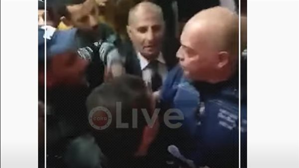 صفع عامل على يد رئيس