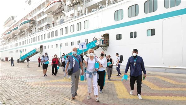 وصول سفينة سياحية