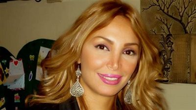 خطيبي خاصمني شهرين بسبب قُبلة السقا وعاوزة أدّلع.. أبرز تصريحات سهام جلال الجريئة | فيديو