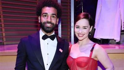 بعد سخرية المصريين.. إميليا كلارك تستبدل صورة محمد صلاح بعمرو مصطفى 