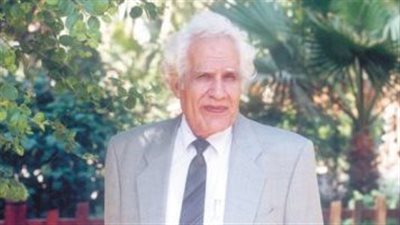 أعلام العلم والأدب | أحمد مستجير.. عالم الأحياء والأديب المترجم