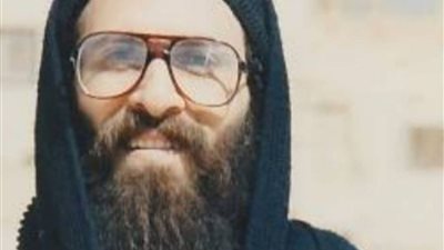 سبق احتجازه بمستشفى العباسية.. معلومات جديدة حول المتهم بقتل كاهن الإسكندرية