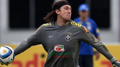 حارس مرمى نادٍ برازيلي يتلقى تهديدات بالقتل.. وناديه يطالب بتدخل الشرطة