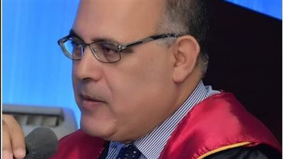 العميد الأسبق لعلوم سوهاج يحصل على جائزة الرُواد في العلوم الأساسية