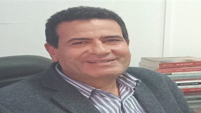 عزت القمحاوي: لا أستطيع الكتابة في نهار رمضان وأكتب رواية منذ 13 شهرًا