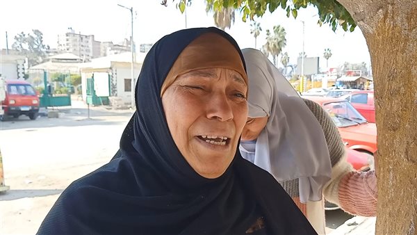 والدة الفتاة 