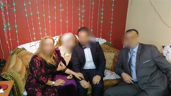 المتهم وأسرته وزجته