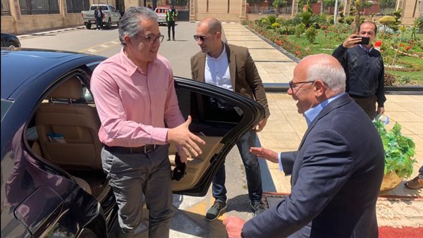 محافظ بورسعيد يستقبل