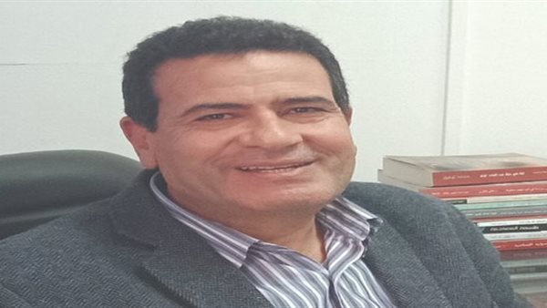 عزت القمحاوي