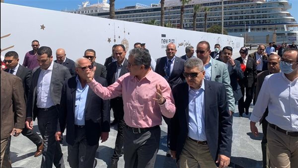 جولة وزير السياحة