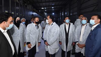 رئيس الوزراء يزور عددا من مصانع المنتجات الغذائية بالمنطقة الاستثمارية بـ 6 أكتوبر