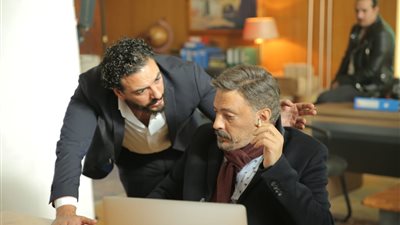 عمرو عبد الجليل يضع جلجل في اختبار صعب.. تفاصيل الحلقة 8 من مكتوب عليا | صور