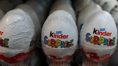 الشركة المالكة لشوكولاتة كيندر تحذر المستهلكين من تناولها.. وتؤكد على اهتمامها بسلامة الغذاء | بث مباشر