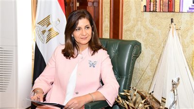 نبيلة مكرم تغادر منصبها وزيرة للهجرة في يوم عيد ميلادها