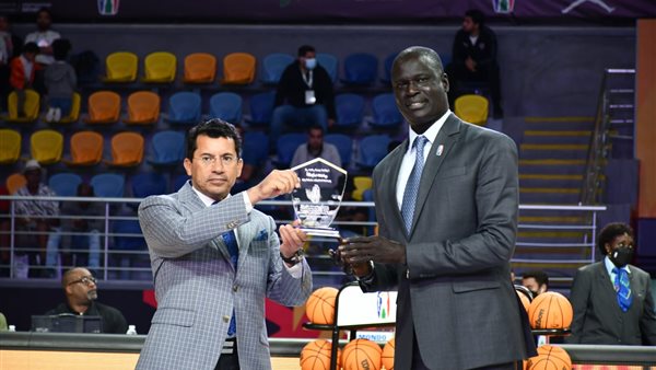 وزير الشباب والرياضة