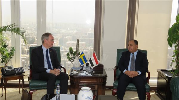 لقاء وزير المالية