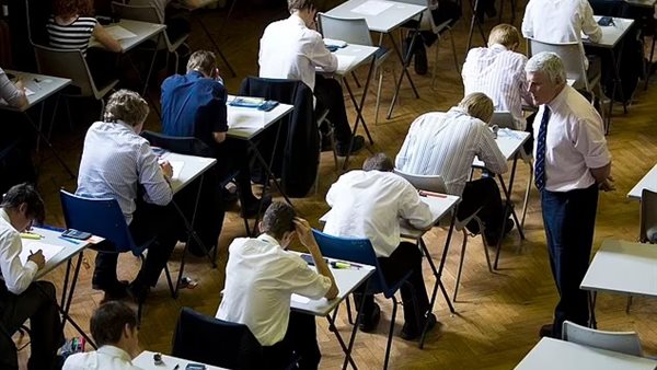 طلاب المدارس -تعبيرية