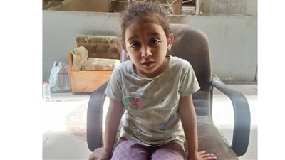 بعد نشر القاهرة 24.. الأمن يكشف لغز ترك سيدة لطفلتها أمام عقار في المهندسين| فيديو