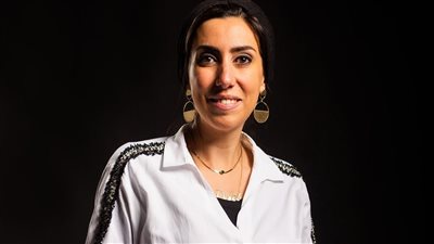 بالقص واللزق.. سيدة تبتكر ألعابًا تساعد الأطفال على الصلاة في رمضان: تداول عالميًا | صور