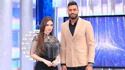 ياسمين عز تغازل محمد أبو جبل: أنت مورد وخدودك حمرا | فيديوجراف