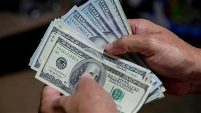 خسر 19 قرشًا.. الدولار يواصل التراجع مقابل الجنيه في البنوك المصرية