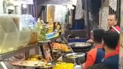 بث مباشر| مواطنون يقبلون على المحلات لشراء السحور في المنوفية