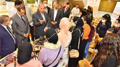 تنمية المشروعات يسلم 450 سيدة بأسيوط شهادات إتمام الدورات التدريبية على الحرف اليدوية