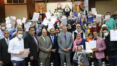 سعفان يسلم 4649 وثيقة تأمين ضد الحوادث الشخصية للعمالة غير المنتظمة بالشرقية