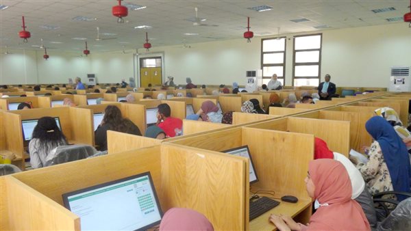 اختبارات طلاب كلية