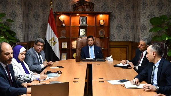 أشرف صبحي يبحث مستجدات