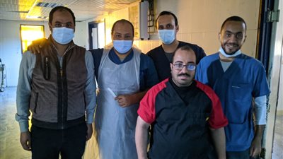 فريق طبي بقنا العام ينقذ حياة شاب أصيب بطلق ناري في البطن