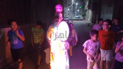 على طريقة مربوحة.. مسحراتي بني سويف يُثير الجدل: بينور كل الألوان | فيديو 