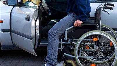 ضبط 51 سيارة مجهزة طبيًا لذوي الهمم قبل تهريبها من الجمرك