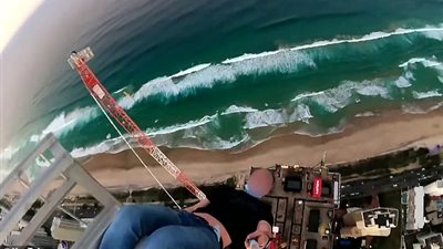 تحدي الموت.. الشرطة الأسترالية تبحث عن 3 شباب تسلقوا أعلى رافعة لتحقيق المزيد من المشاهدات 