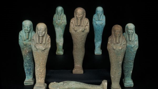 8 تماثيل أوشابتي