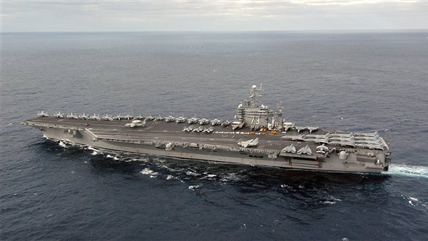 حاملة طائرات أمريكية