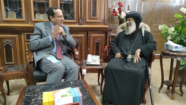 وفد الكنيسة ومحافظ