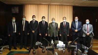 وزير الكهرباء يلتقي بوفد من شركة شنايدر إليكتريك