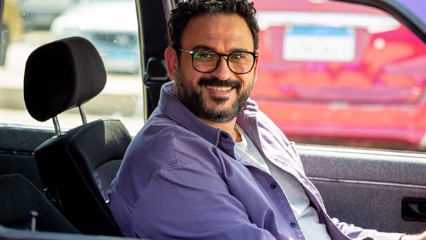 الفنان أكرم حسني