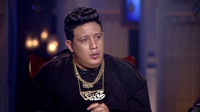 دون بنطلون.. حمو بيكا يتعرض لموقف محرج في برنامج حبر سري | فيديو