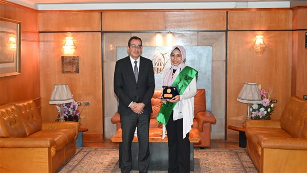 تكريم الطالبة رضوى