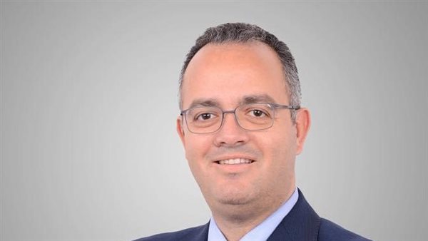 الخبير المصرفي مصطفى