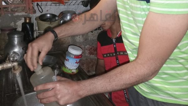 سحب عينات مياة لتحليلها