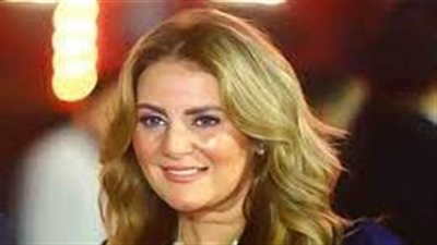 رانيا محمود ياسين تنجو من سقوط نجفة ثقيلة على رأسها خلال تصوير مسلسل انحراف