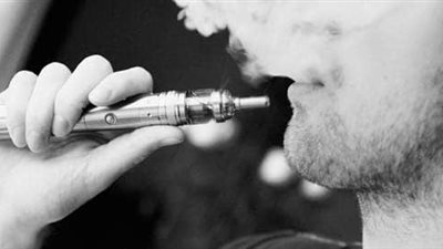 عالم أزهري يوضح إثم شرب الشيشة وعلّة الحكم على متناولها في نهار رمضان بالإفطار 