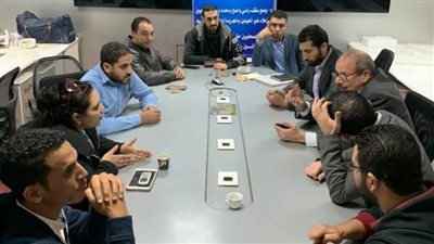 بلطجية يعتدون على صحفيي جريدة التحرير المعتصمين.. وإصابة الزميل أحمد بكر (صورة)